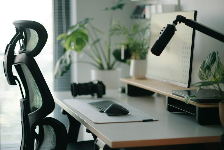 Consejos prácticos para organizar un espacio de trabajo en casa eficiente y cómodo